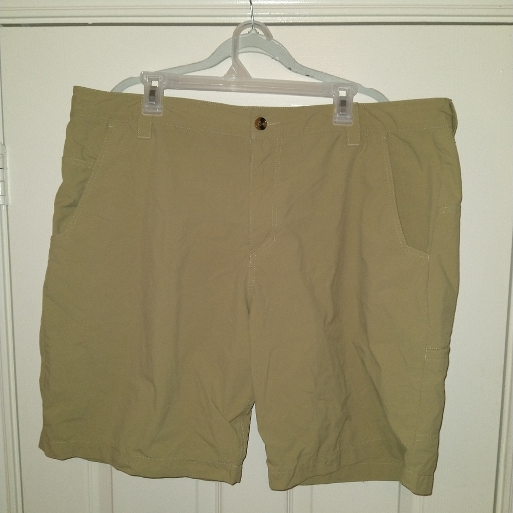 Under Armour Loose HeatGear Tan Nylon Chino Shorts Men's sz 42x10.